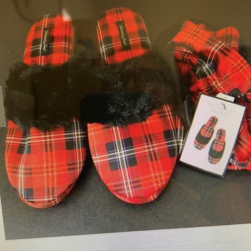 Victoria’s Secret Red Plaid Faux Fur Slippers Small (5-6)